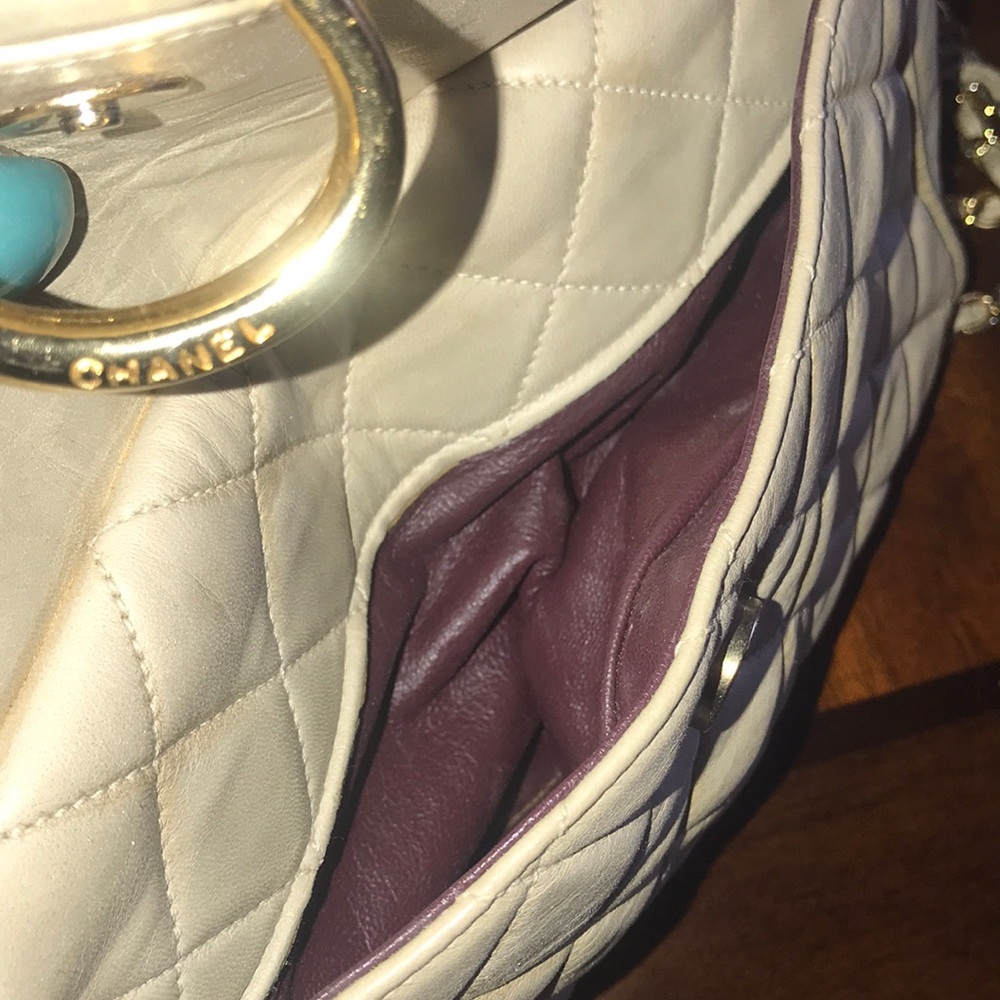 Chanel RARE Vintage NOT AVAILABLE RIGHT NOW💓 - Picture 2 of 8